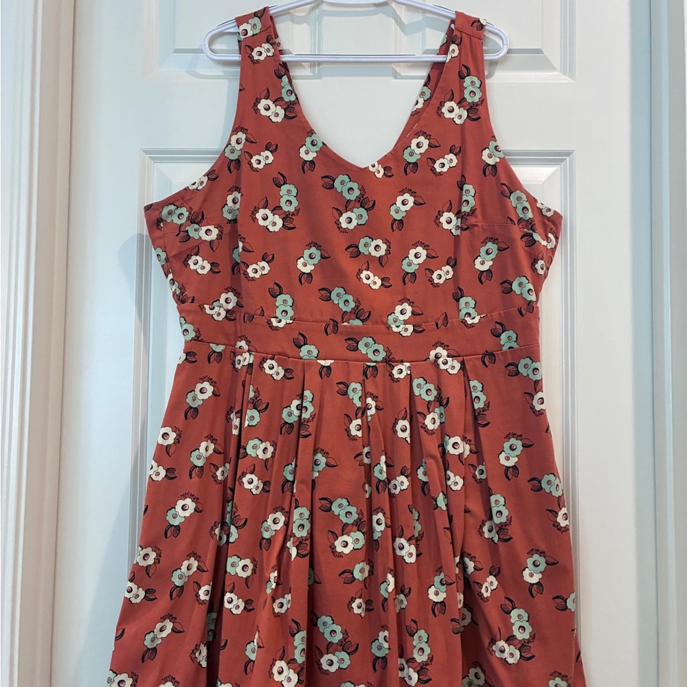 Sleeveless Floral V neck Mini Skater‎ Dress